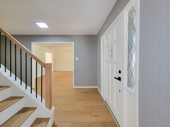 Building Photo - 3930 Cypress Hill Dr