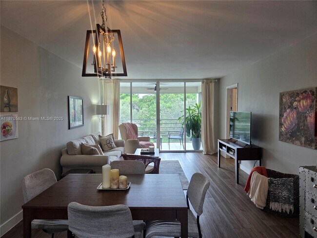 Building Photo - 9410 Poinciana Pl