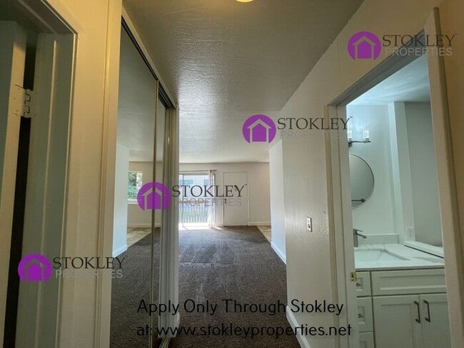 Building Photo - 1060 Oak Grove Rd