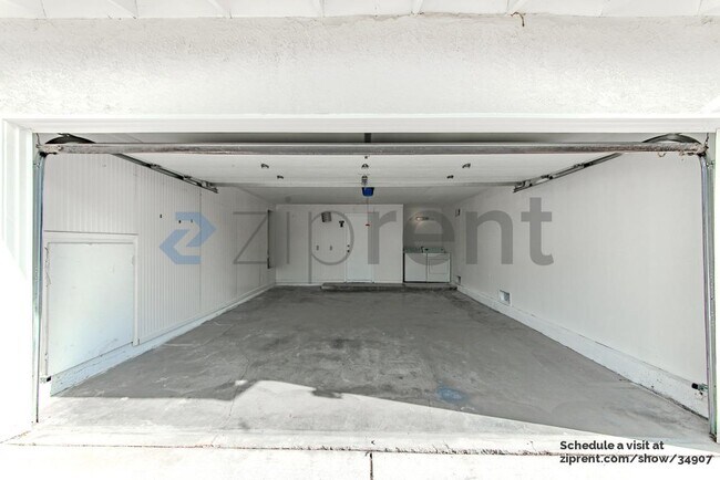 Building Photo - 12331 Hilldale Ct