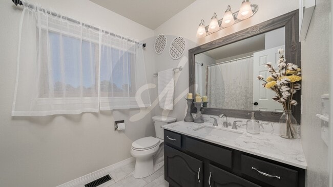 Building Photo - Remodeled Gem in Briargate