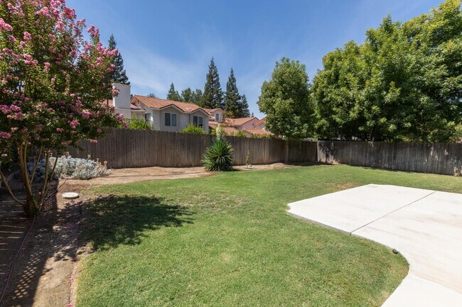 Building Photo - 953 E Buckhill Rd