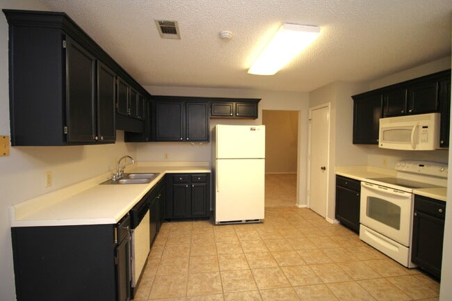 Building Photo - Spacious 3BR/2BA Gulf Breeze Home with Vau...