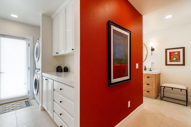 Building Photo - 48910 Noline Pl