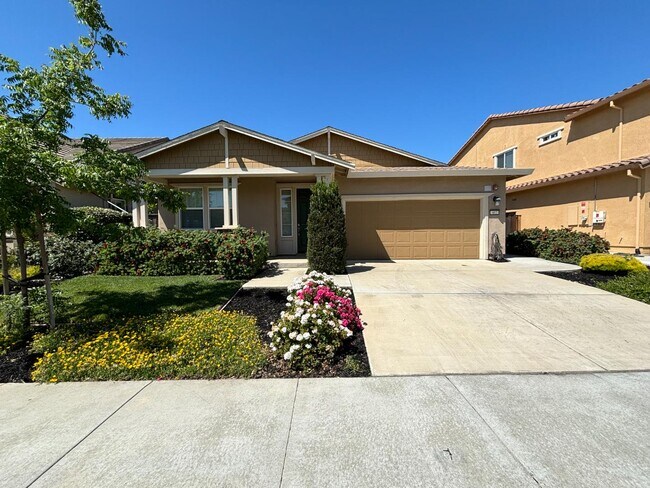 Building Photo - 402 Crimson Cir