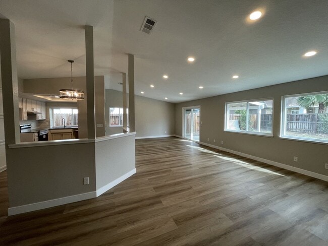 Building Photo - Beautiful Single Story Home Ready To Be Home!