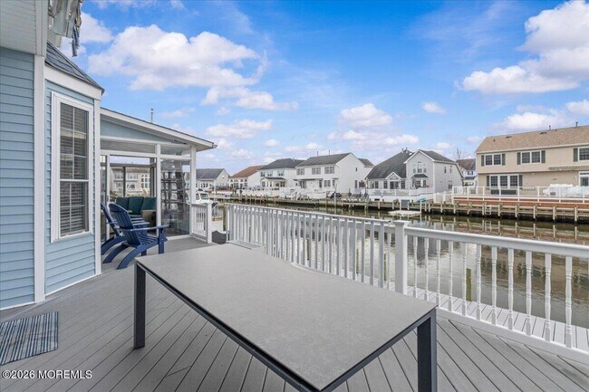 Building Photo - 297 Bayview Ave