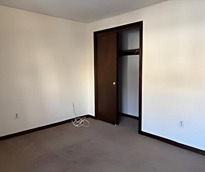 Building Photo - 163 Long Pond Dr