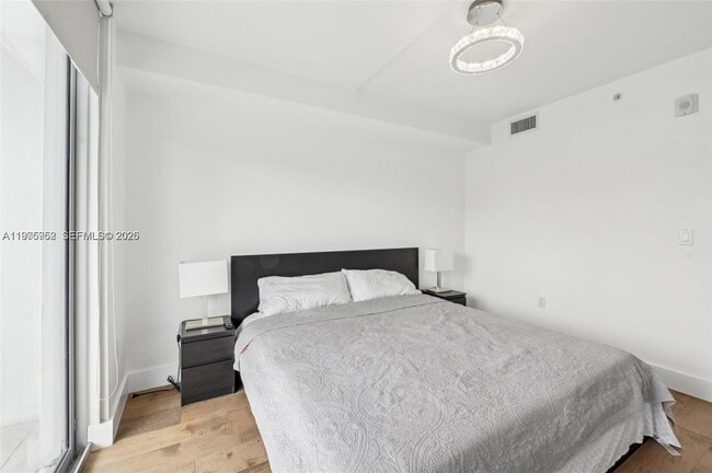 Building Photo - 13800 Highland Dr