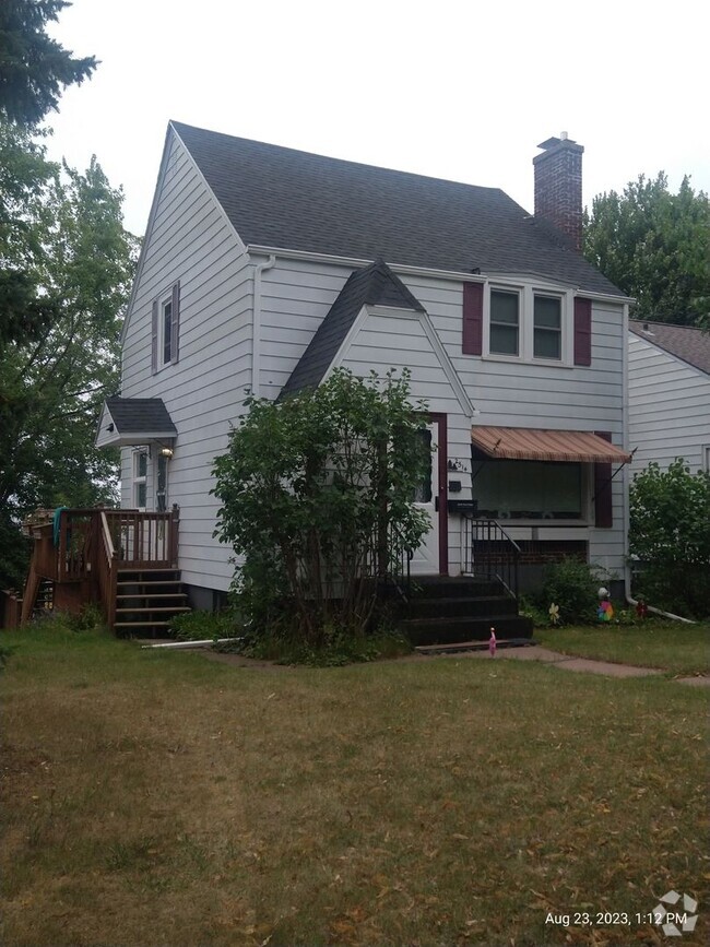 Building Photo - Two Bedroom, Two Bathroom Single Family Ho...