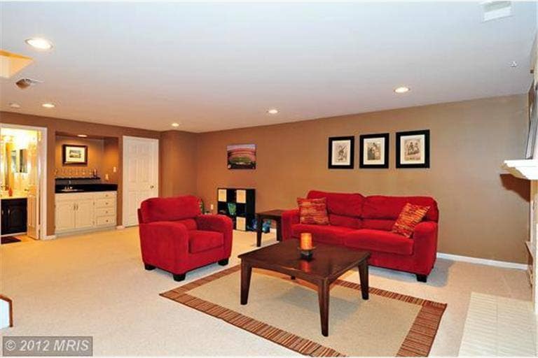 Building Photo - 4745 Columbia Rd