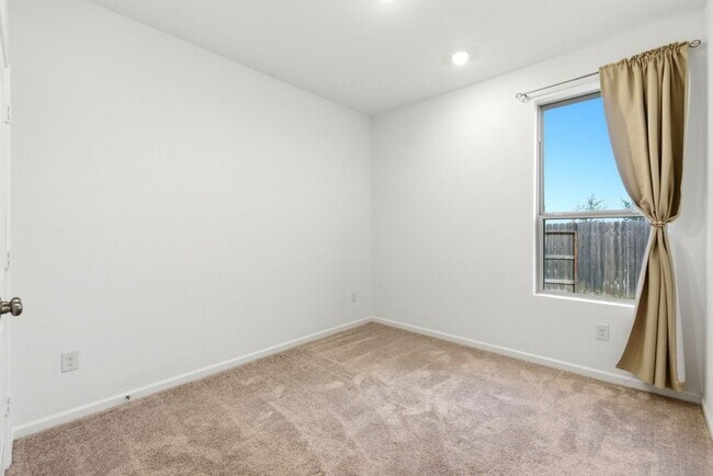 Building Photo - 3057 Pensacola Dr