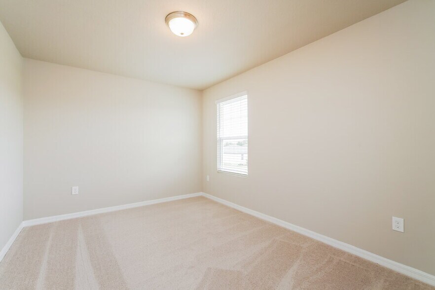 Building Photo - 1022 Oak Vly Dr