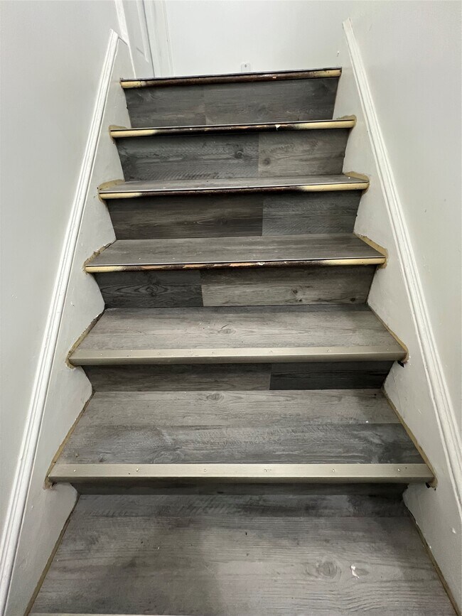 Building Photo - 207 St Charles St