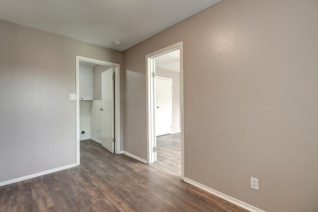 Building Photo - 10921 Shady Ln