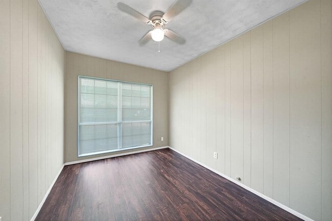Building Photo - 9214 Bryce Ave