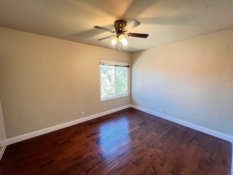 Building Photo - 6976 Claywood Way