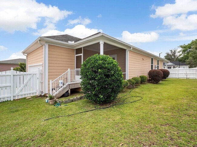 Building Photo - 3025 Four Oaks Blvd