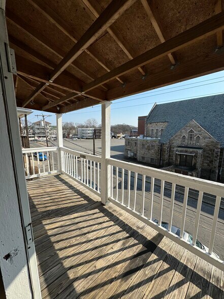 Primary Photo - 518 Privilege St