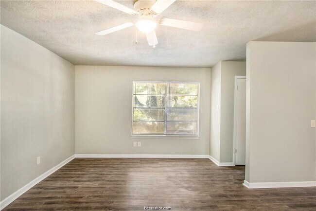 Building Photo - 3800 E 29th St