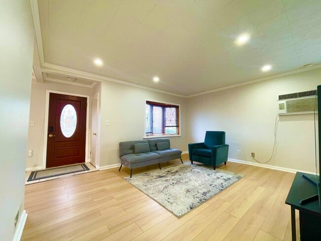 Building Photo - 278 Devonshire Dr