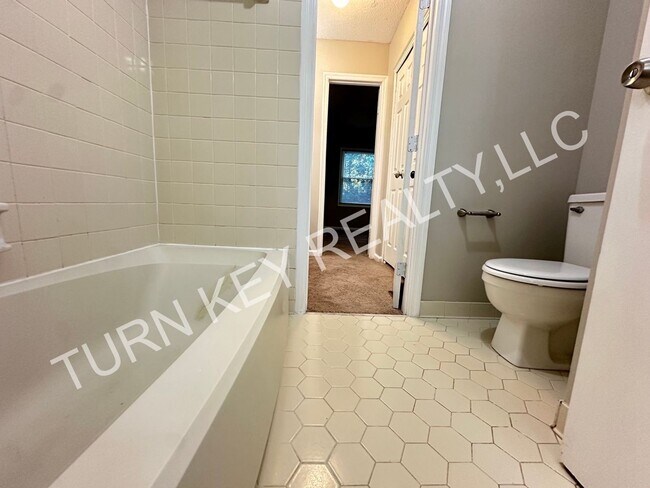 Building Photo - Adorable Townhome for Rent in Cahaba Heigh...