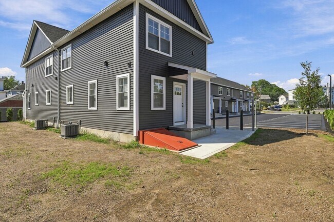 Building Photo - 61 Parker St