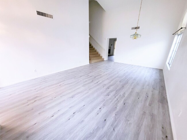 Building Photo - 6207 American Beauty Ave