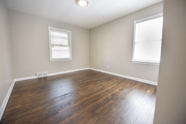 Building Photo - 5976 Hodgman Dr
