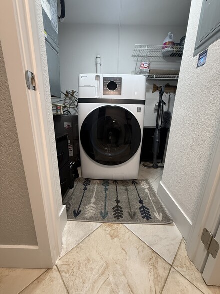 Building Photo - 7560 Bay Island Dr S