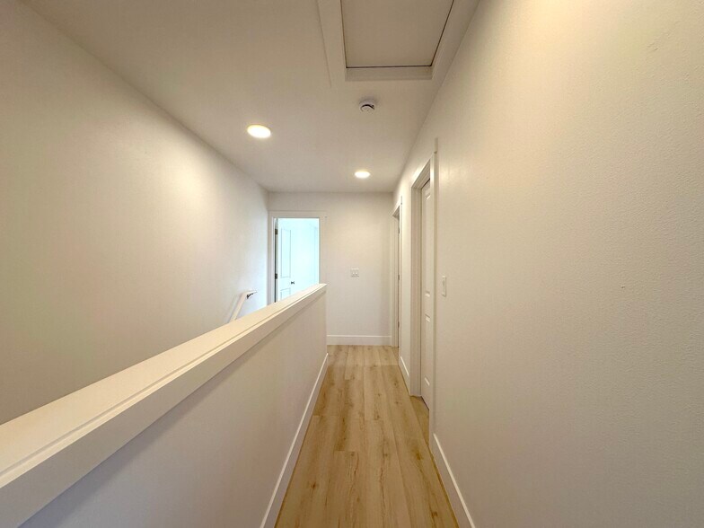 Building Photo - 3021 Harold Dr SE