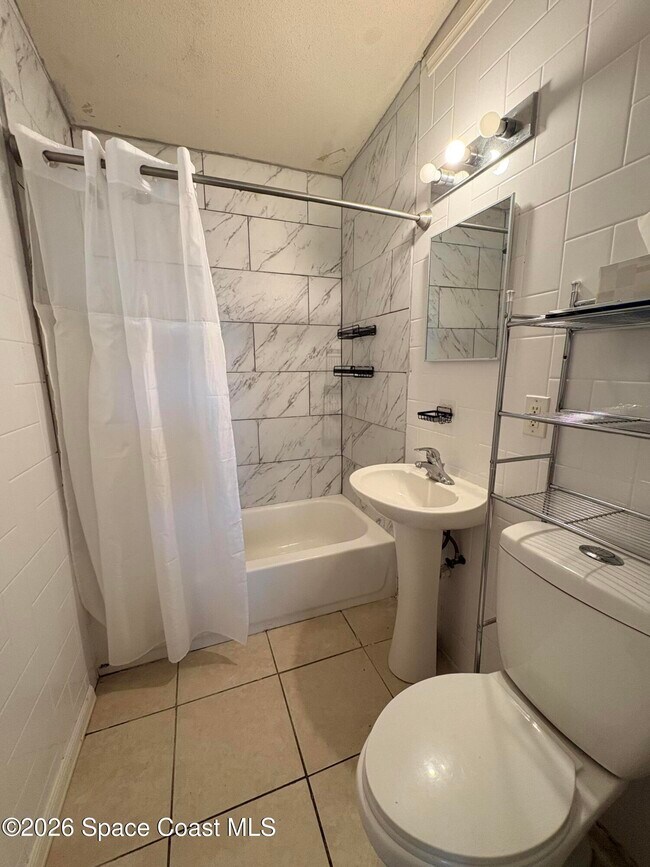 Building Photo - 127 Roosevelt Ave