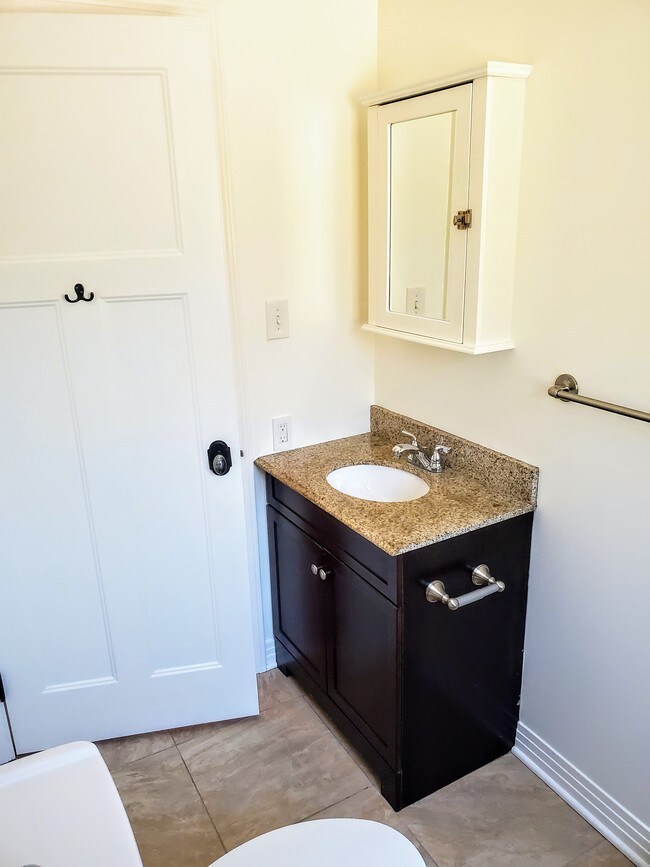 Remodeled bath - 3409 Chadwick Dr