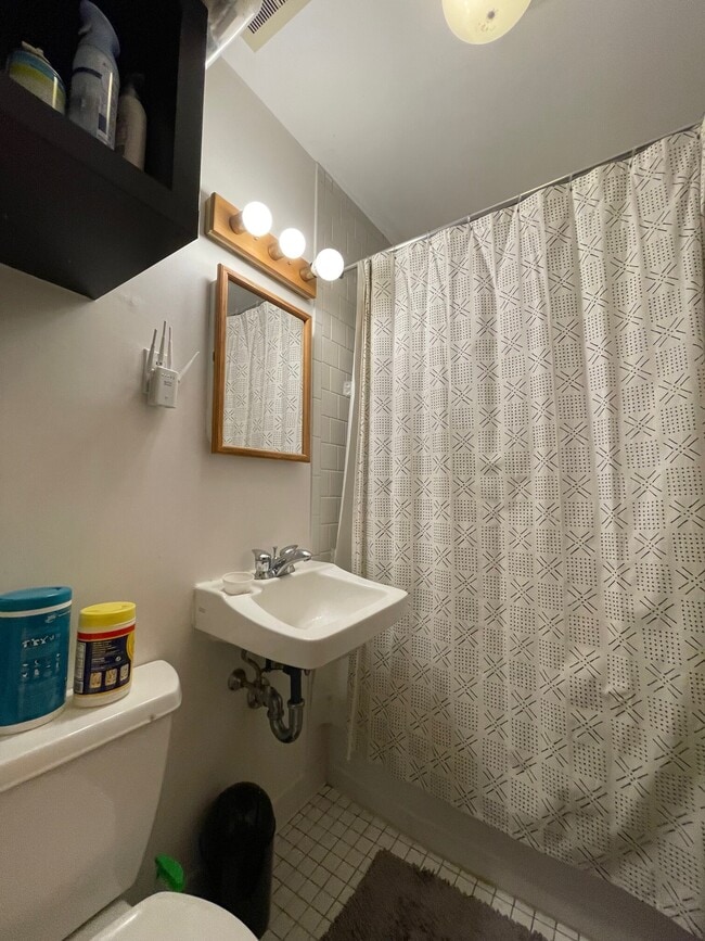 Building Photo - 92 W Cedar St