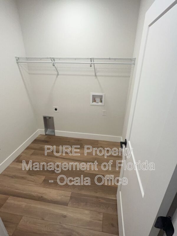 Building Photo - 2635 NE 37th Place Rd