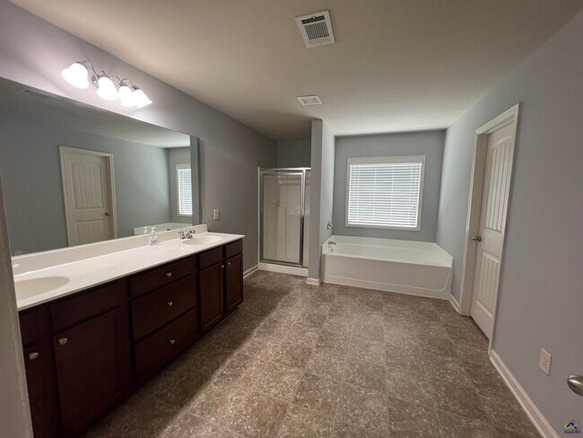 Building Photo - 204 Arden Dr