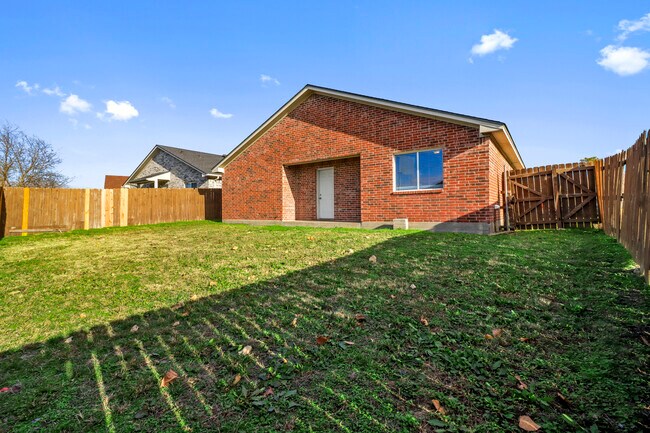 Building Photo - 1716 Manor Garden Curve