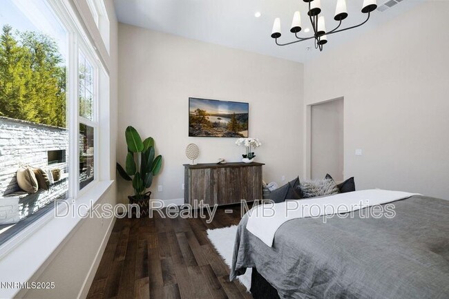 Building Photo - 709 W Pleasant Oak Trl