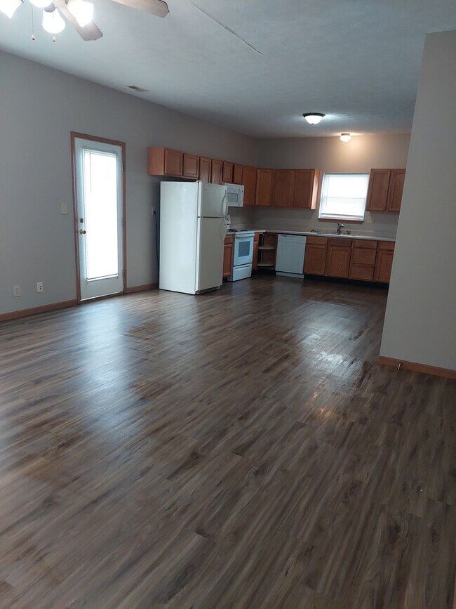 Building Photo - 3280 Hopkins Ct