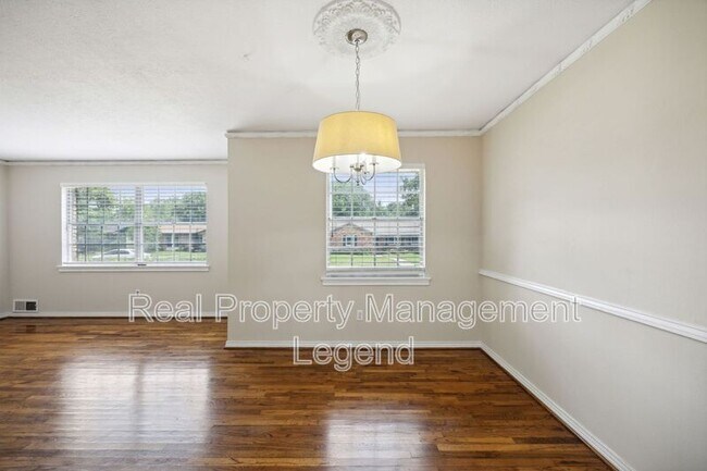 Building Photo - 9007 Sweetwater Dr