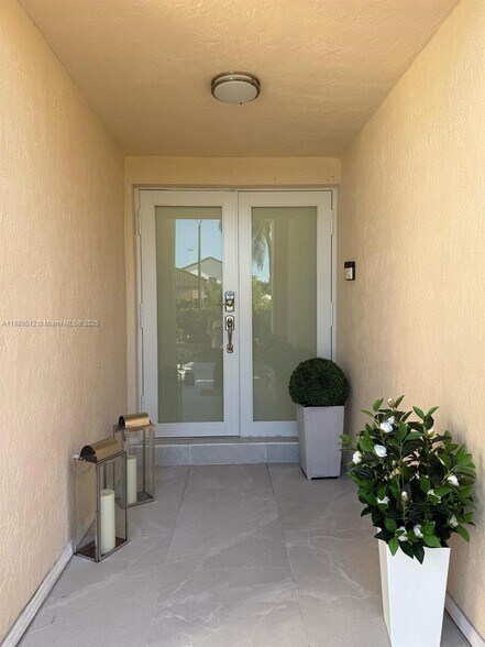 Building Photo - 15022 SW 143rd Ter