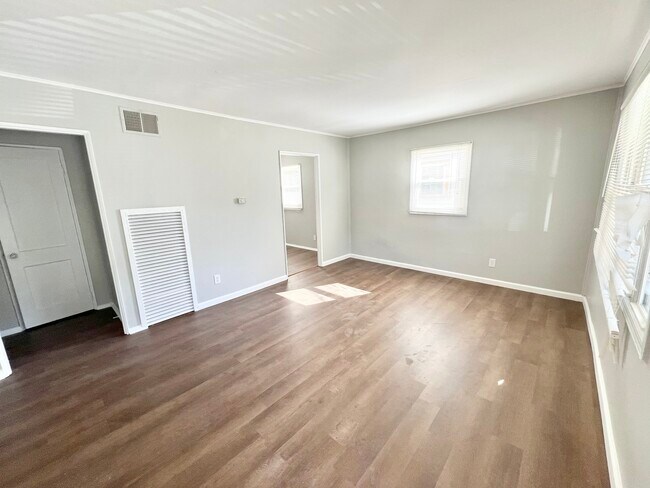 Building Photo - 219 N 37th St