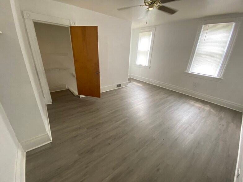 Building Photo - 901 Chartiers Ave