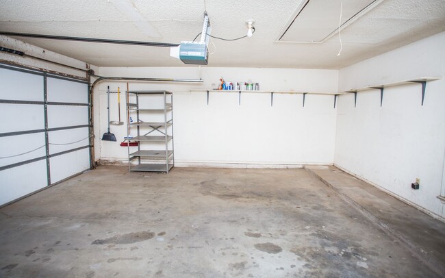 Building Photo - Available July 1st: Spacious 3 Bed, 2 Bath Ready for You!