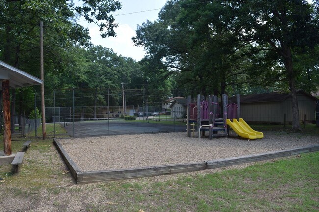Building Photo - Indianhead Lake Estates  - available 10/1/...