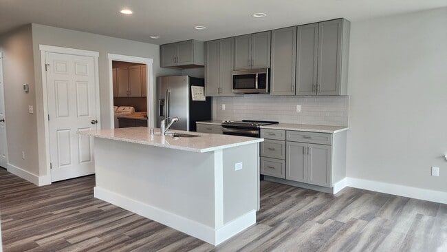 Building Photo - 3 Bedroom, 2.5 Bathroom + DEN in Yelm Cree...
