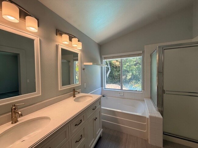 Building Photo - Spacious 4BD/2.5BA Home in Sorrento Valley with Pool, Backyard Patio & 2-Car Garage