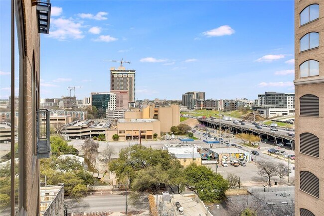 Building Photo - 507 Sabine St