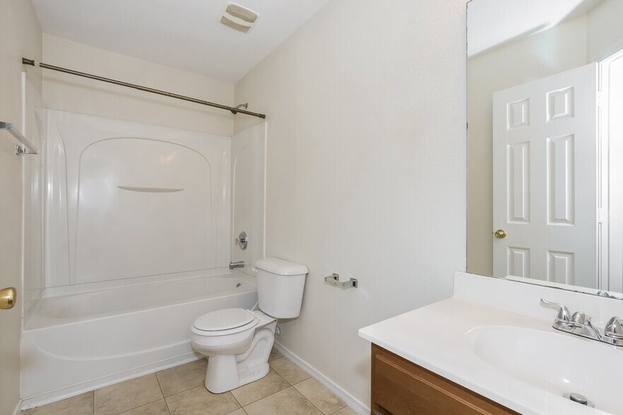 Building Photo - 3031 Buckleigh Dr