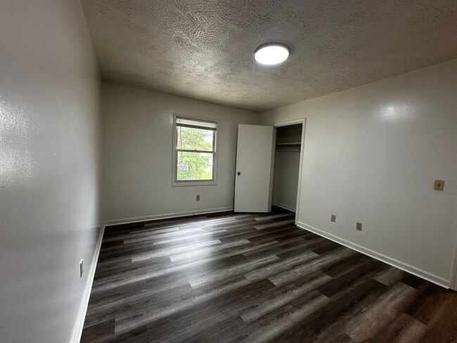 Building Photo - Newly Remodeled Duplex in Blacksburg